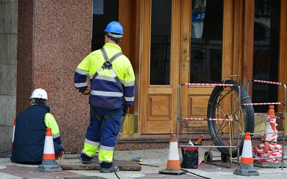 comment déboucher des toilettes avec un cintre Paris 19